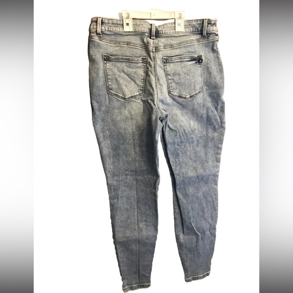 Maurice’s High Rise Light Wash Skinny Jeans Size Large - Picture 3 of 9